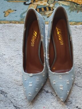 Women's Light Blue Distressed Pointed-Toe Pumps